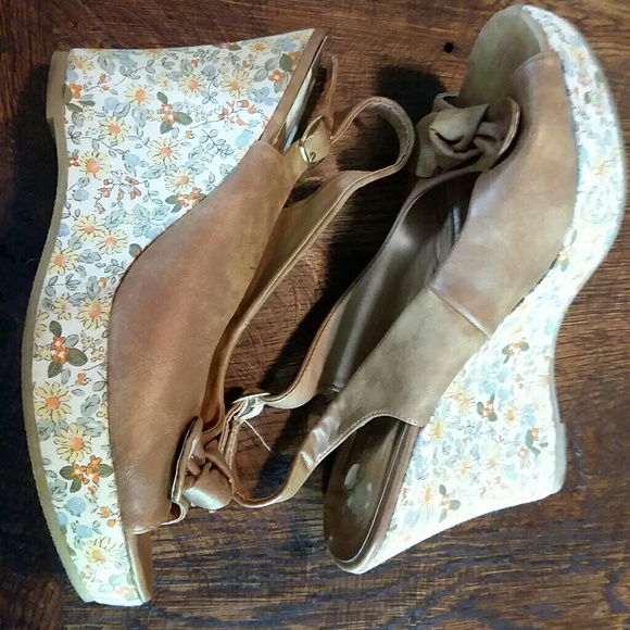 Madden Girl Floral Heels - Picture 3 of 8